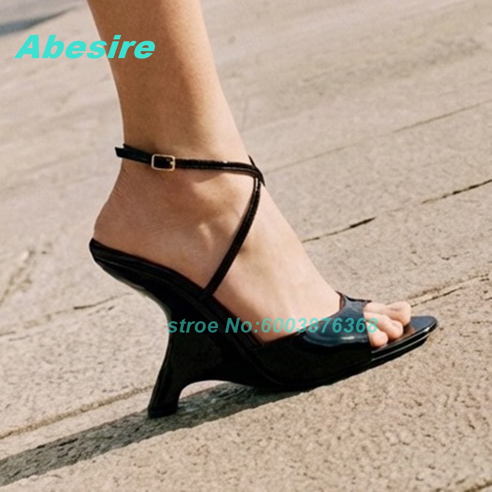 Women'S Shoes Y2K - Schwarze Lackleder-Peep-Toe-Sandalen mit offenem Zehenbereich, Knöchelriemen