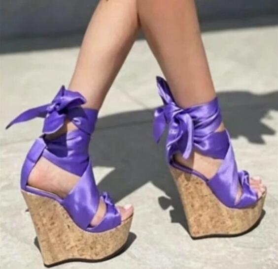Cork Wedge Sandal - Süße rosa-weiße karierte Seiden-Keilsandalen, grün-gelbe Knöchelriemen-Sandalen