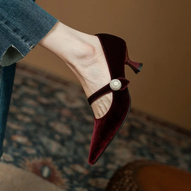 Weinrote Mary-Jane-Schuhe mit  – Slingback Pumps Women Bewertung und Preis